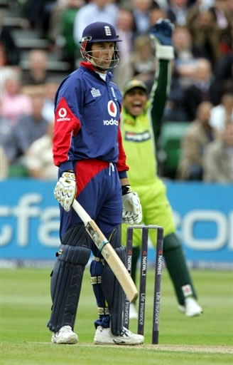 Kamran Akmal celebrates the wicket of Trescothick