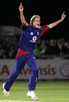 Broad celebrates the wicket of Shoaib Malik