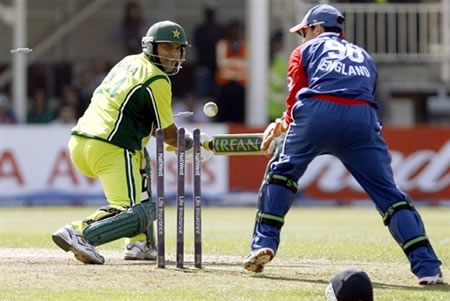 Naved-ul-Hasan is clean bowled