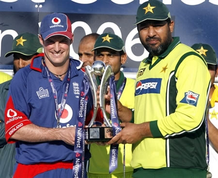 Inzamam & Strauss are sharing the Natwest trophy