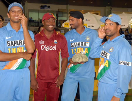 Dravid, Lara, Harbhajan & Tendulkar in the prize distribution ceremony