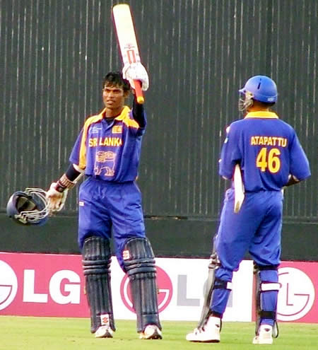 Tharanga celebrates his century