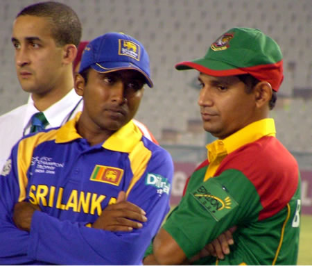 Jayawardene & Habibul Bashar in the prize distribution ceremony