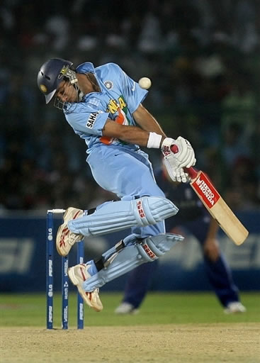 Yuvraj jumps to avoide a bouncer