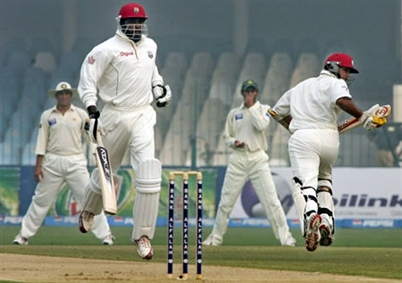 Gayle & Sarwan running between the wickets