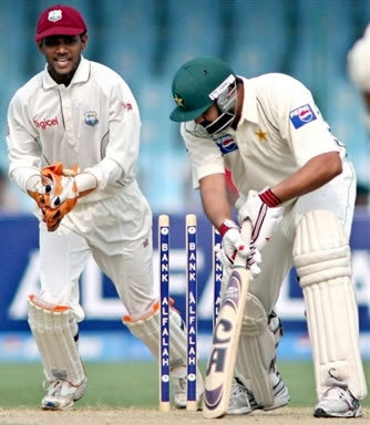 Inzamam-ul-Haq is clean bowled