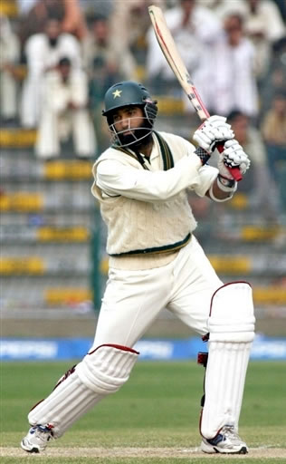 Mohammad Yousuf hits a boundary