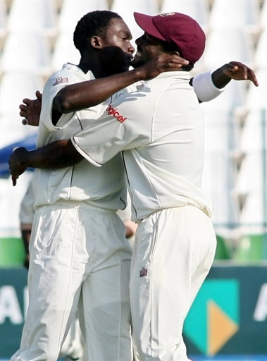 Taylor & Lara celebrate the wicket of Inzamam-ul-Haq