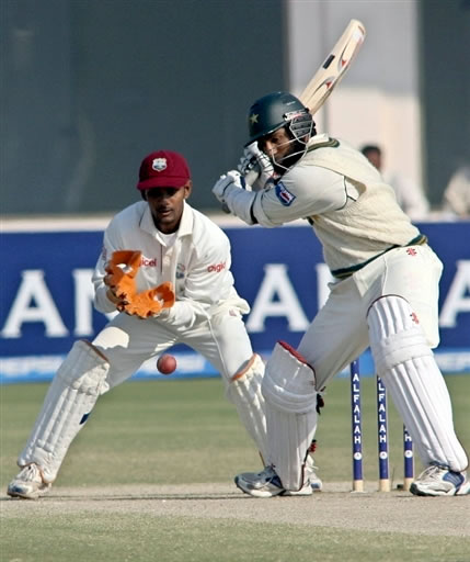 Mohammad Yousuf plays a cut shot