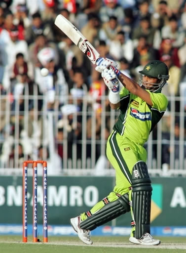 Imran Farhat plays a pull shot