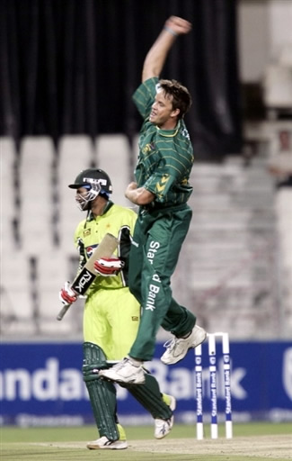 Morkel celebrates the wicket of Shoaib Malik