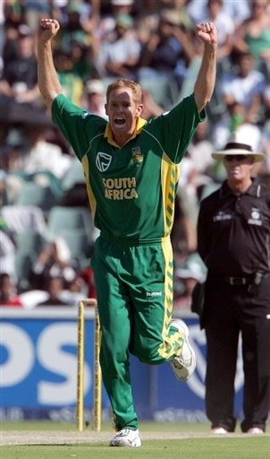 Shaun Pollock celebrates the wicket of Inzamam