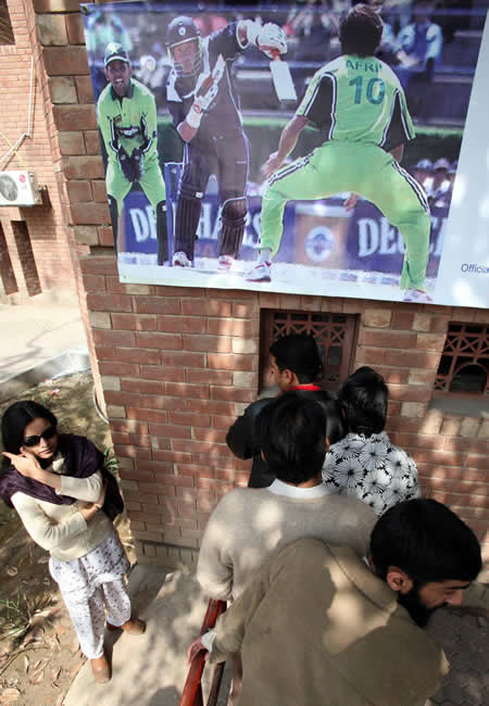 
Pakistan cricket lovers line up to pick up visa forms for World Cup 2007 at Gaddafi Stadium Lahore