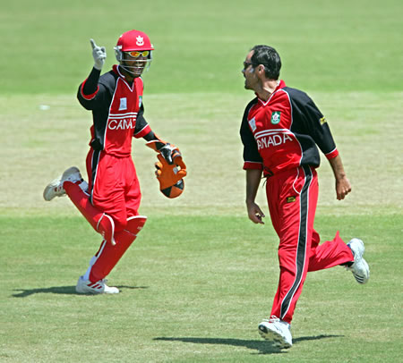 Ashish Bagai and John Davison celebrate the wicket of Afridi