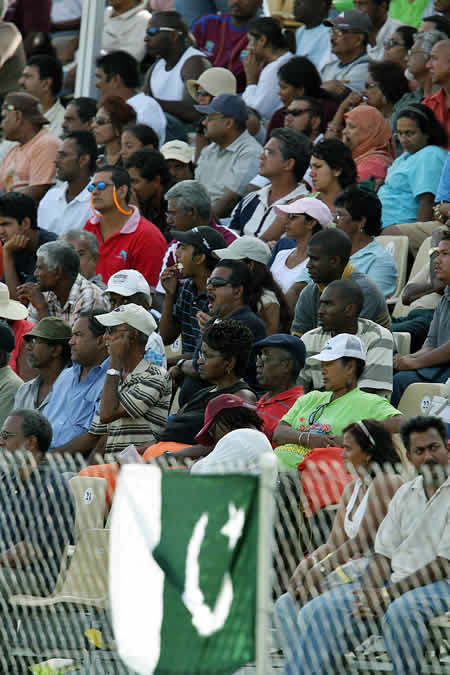 Pakistan fans support Pakistan team