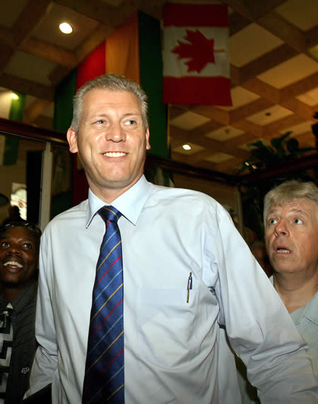 Jamaica's Deputy Police Commissioner Mark Shields leaves the Pegasus Hotel after interviewing Pakistani cricket team members, Kingston, 22 March, 2007