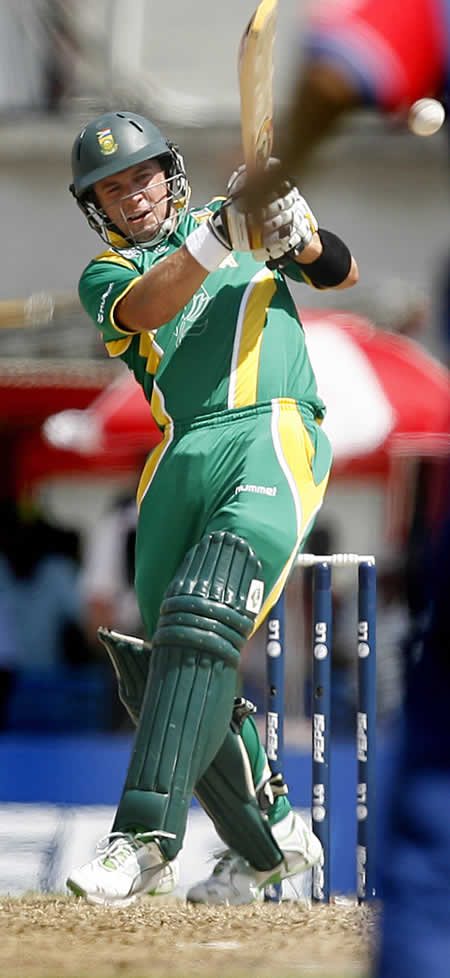 AB de Villiers plays a pull shot