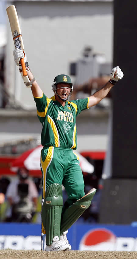 Graeme Smith celebrates after the victory over England