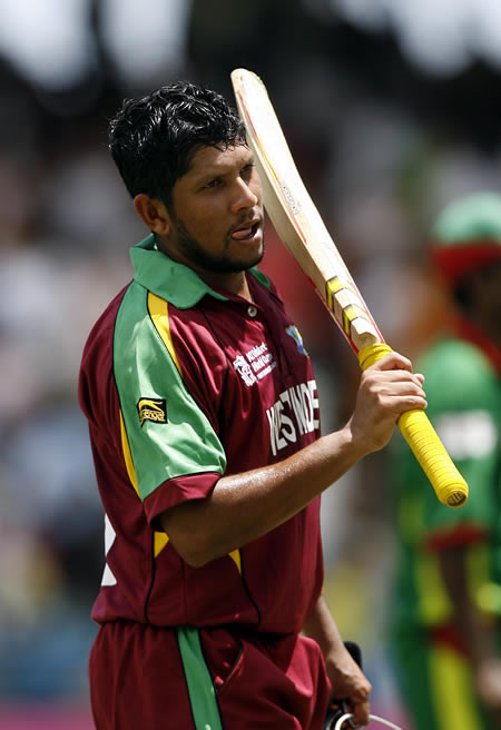 Sarwan celebrates his fifty