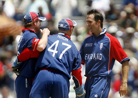 Michael Vaughan celebrates the wicket of Marlon Samuels with his teammates