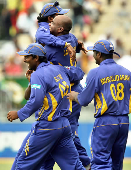 Sanath Jayasuriya celebrates the wicket of Fulton