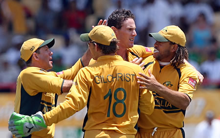 Shaun Tait celebrates the wicket of Gibbs with his teammates