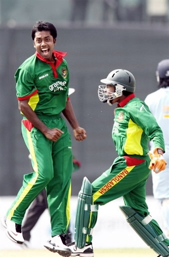 Syed Rasel celebrates the wicket of Gautam Gambhir with his teammate