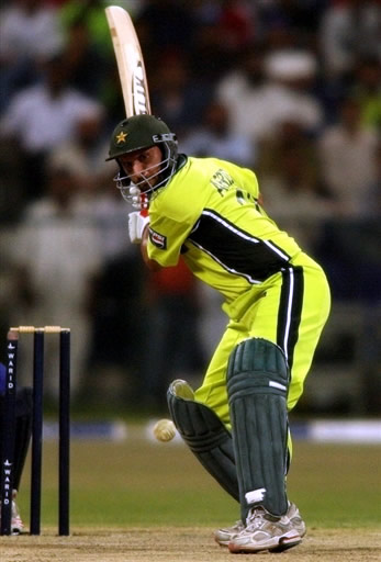 Shahid Afridi eyes a ball to play for six runs