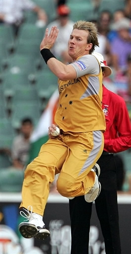 Brett Lee about to deliver a ball