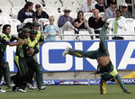 Pakistan team celebrates 6-wicket over New Zealand