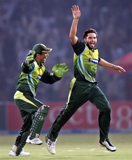 Shahid Afridi celebrates the wicket of Boucher