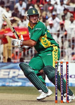 Graeme Smith plays a cut shot