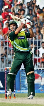 Shahid Afridi hits a six