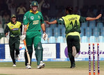Shoaib Akhtar celebrates the wicket of Graeme Smith