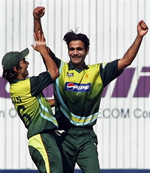 Iftikhar Anjum and Imran Nazir celebrate the wicket of Gibbs