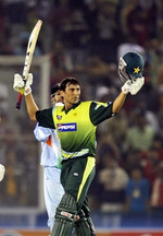 Younis Khan celebrates his century