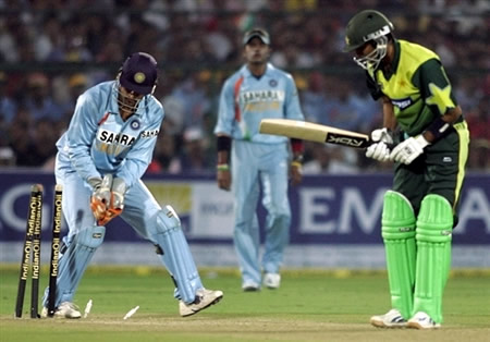 Shoaib Malik is stumped by Dhoni