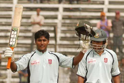 Khulna opener Imrul Kayes celebrates his century