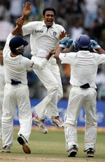 Anil Kumble celebrates the wicket of Yasir Hameed