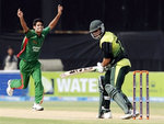Farhad Reza celebrates the wicket of Nasir Jamshed