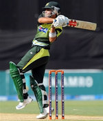 Kamran Akmal plays a pull