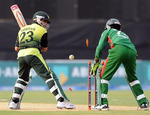 Kamran Akmal is bowled by Mahmudullah