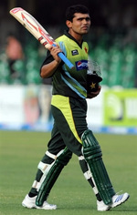 Kamran Akmal raises his bat as he going back to the pavilion