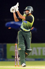 Sohail Tanvir is bowled by Mortaza