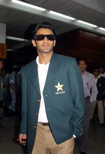 Shoaib Malik looks on upon the team's arrival