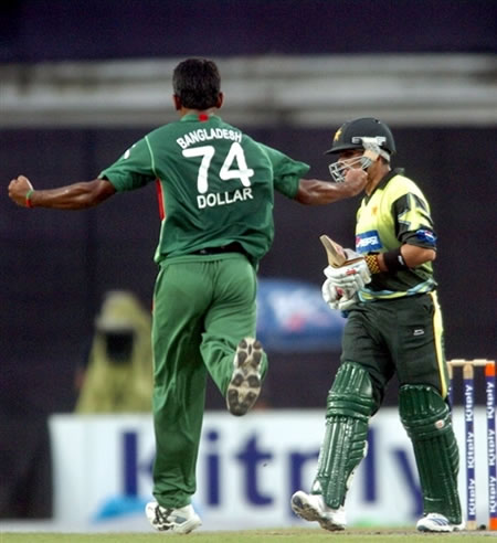 Dollar Mahmud celebrates the wicket of Kamran Akmal