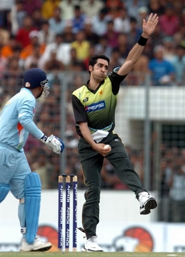 Umar Gul about to deliver the ball