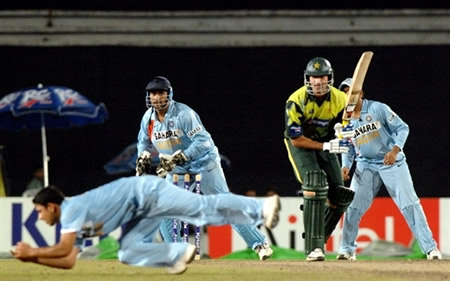 Piyush Chawla takes the catch of Sohail Tanvir