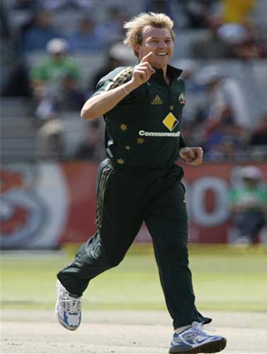 Brett Lee celebrates after dismissing Dilruwan Perera