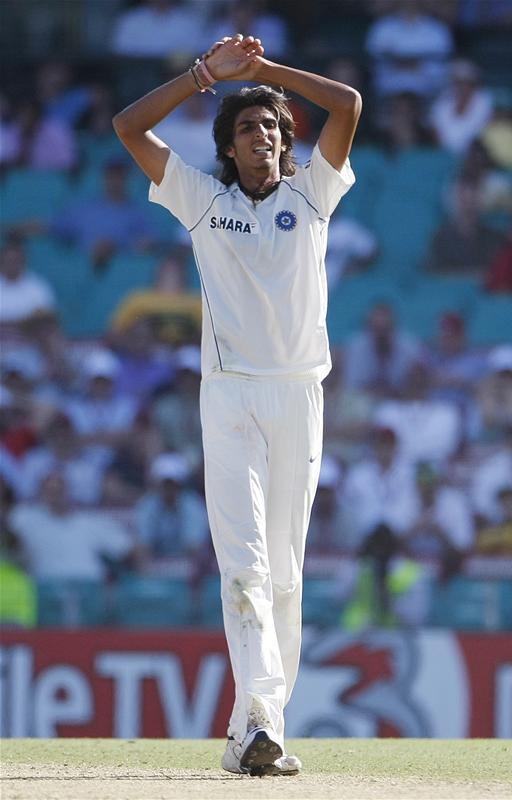 Ishant Sharma reacts while bowling to Andrew Symonds